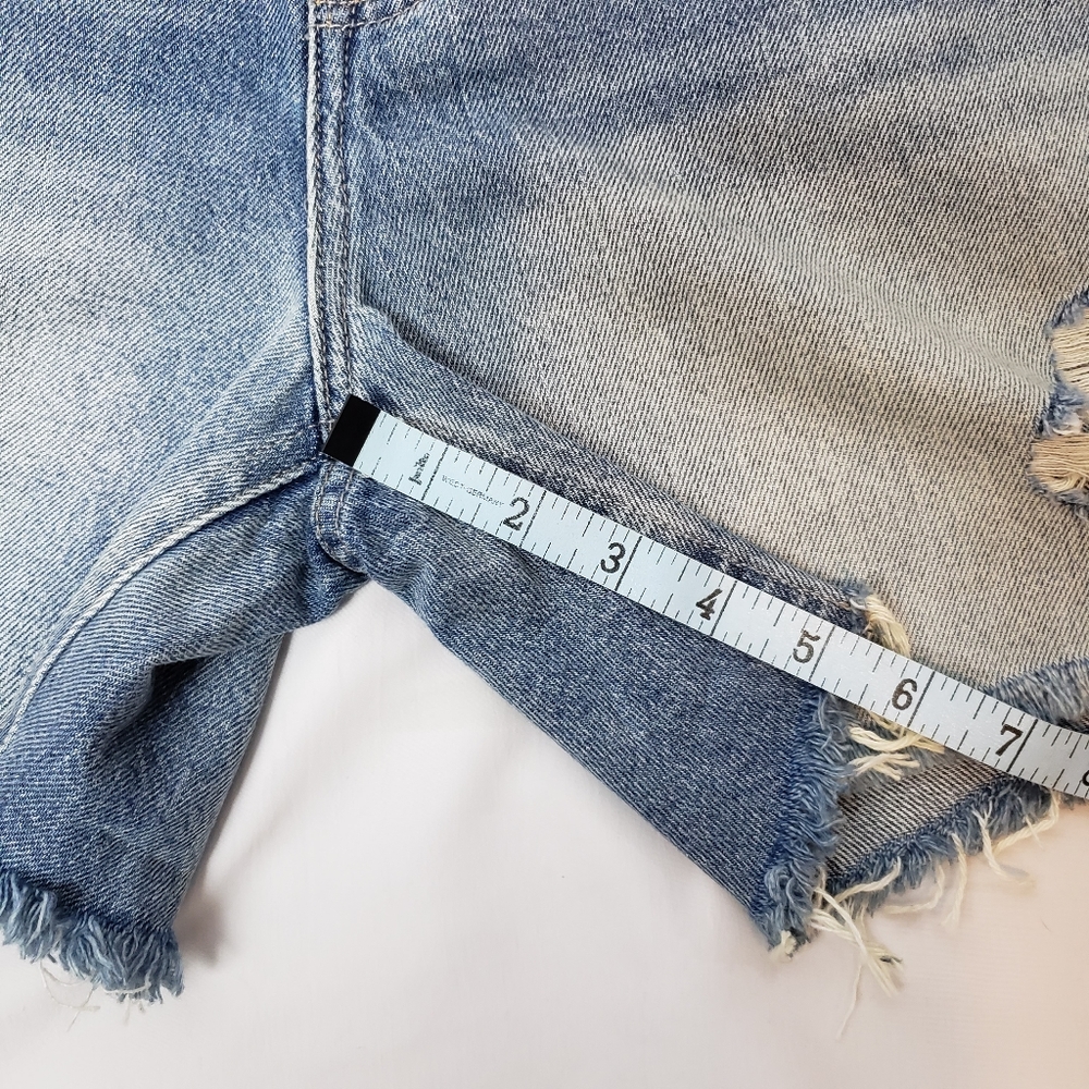 Lucky Brand Boyfriend High Rise Distressed Jean Shorts Size 8 NWOT - Picture 4 of 9